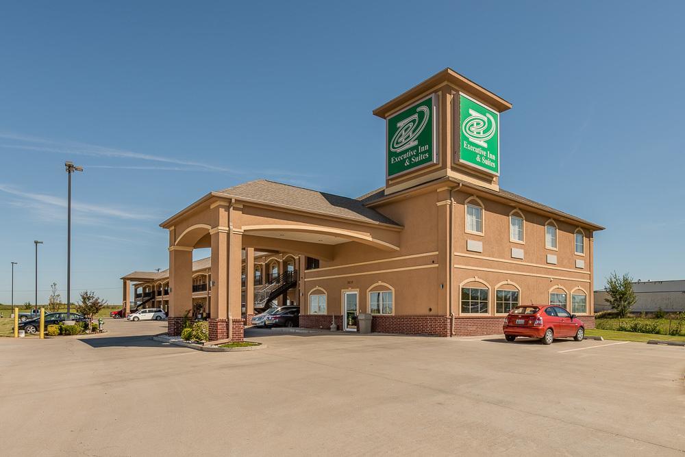 Executive Inn & Suites Кушинг Екстер'єр фото