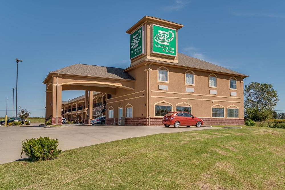 Executive Inn & Suites Кушинг Екстер'єр фото