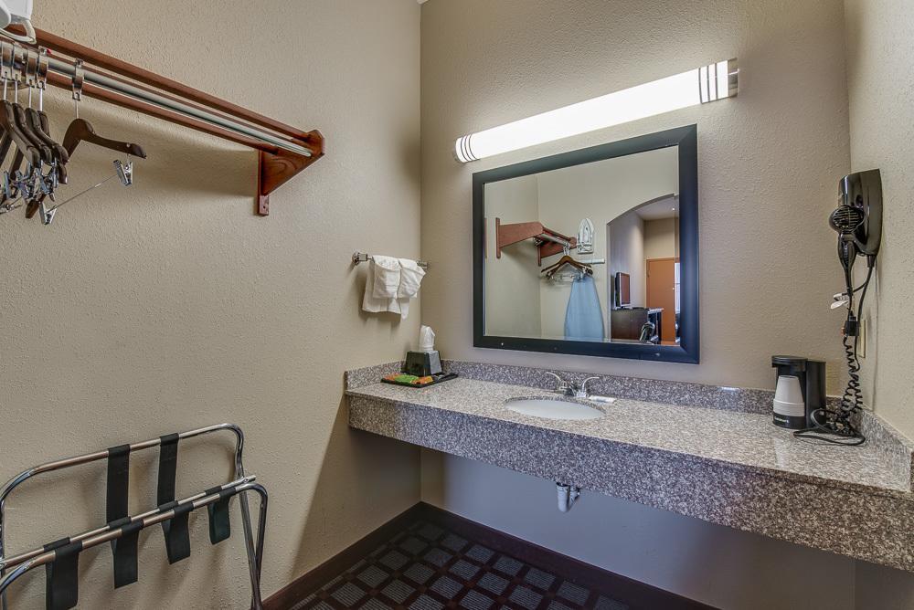 Executive Inn & Suites Кушинг Екстер'єр фото