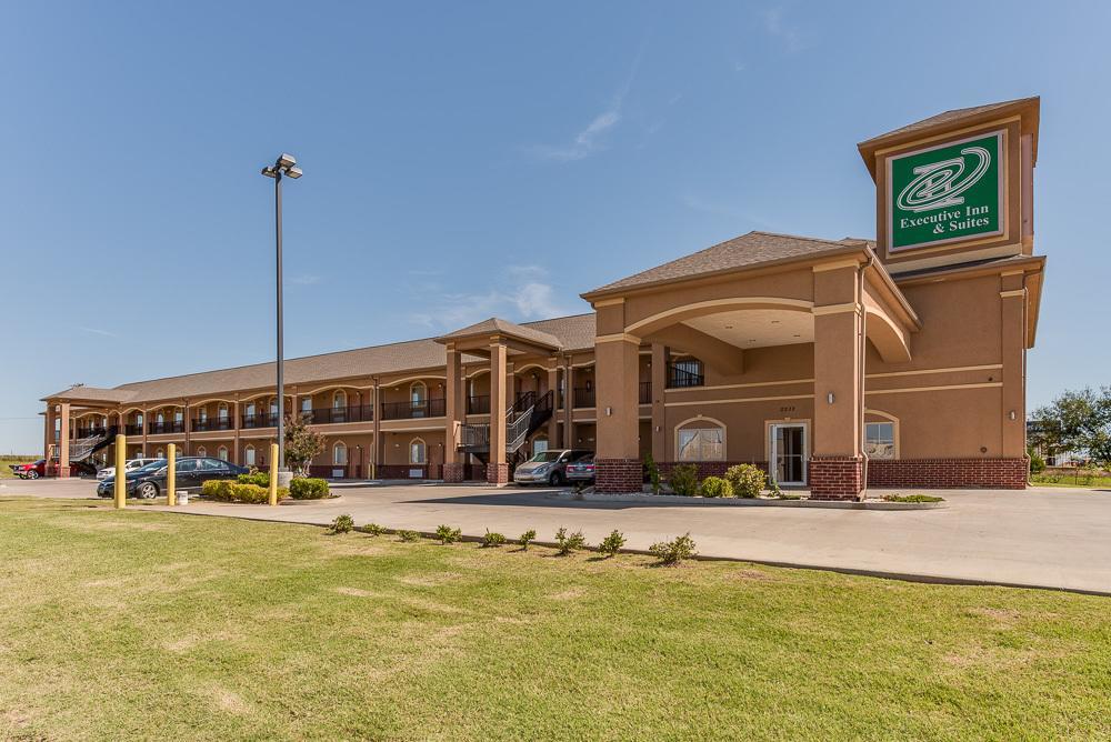 Executive Inn & Suites Кушинг Екстер'єр фото