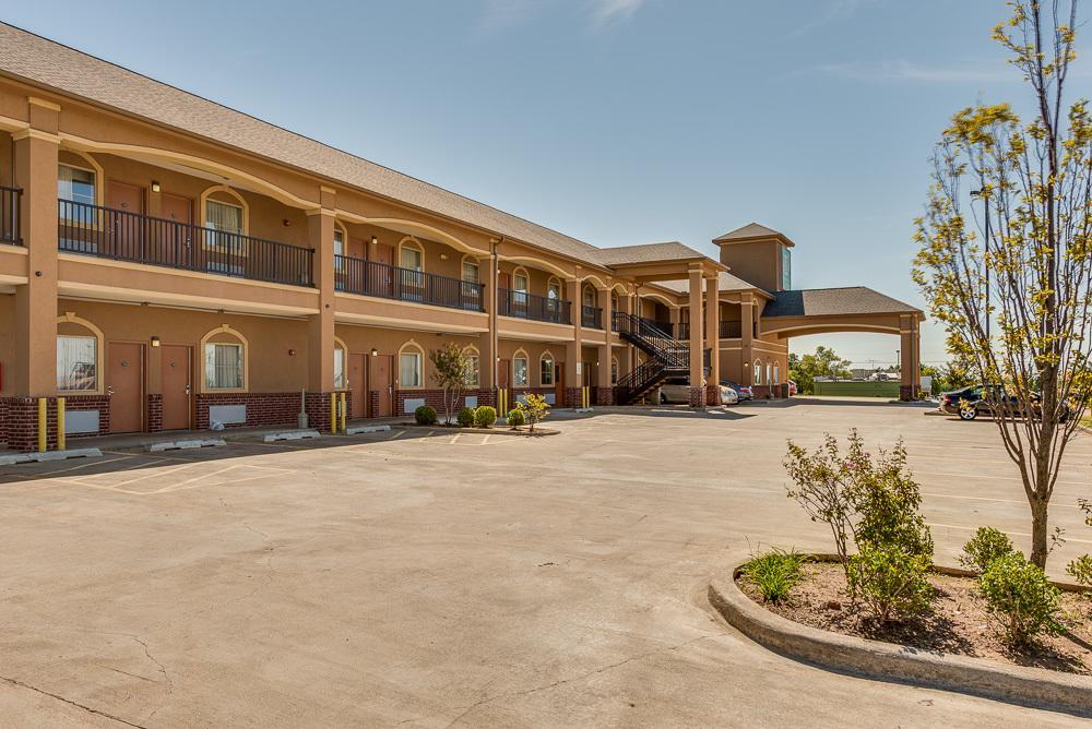 Executive Inn & Suites Кушинг Екстер'єр фото