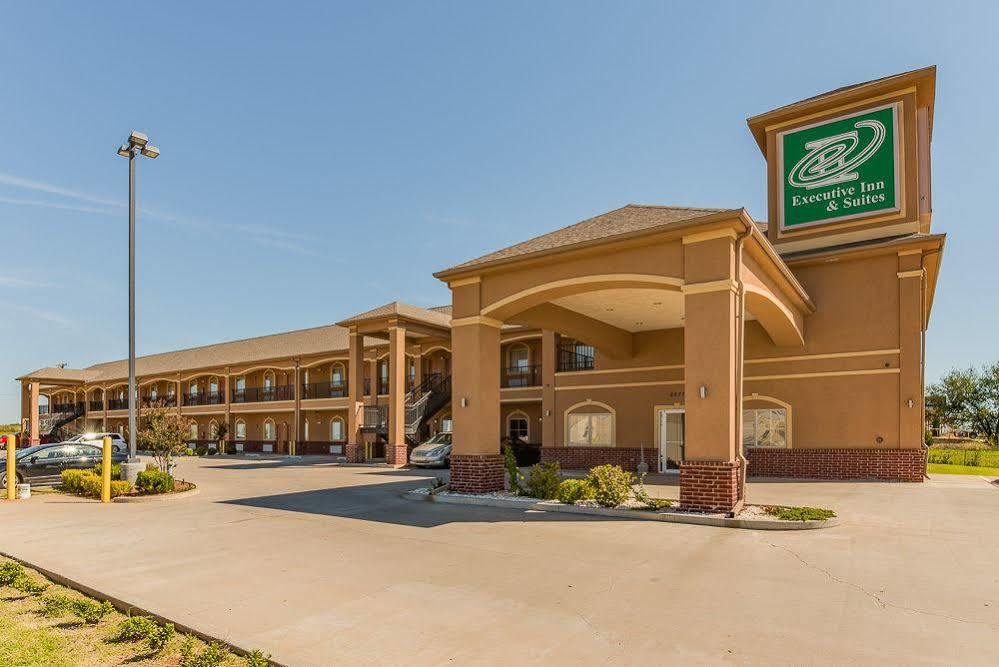 Executive Inn & Suites Кушинг Екстер'єр фото